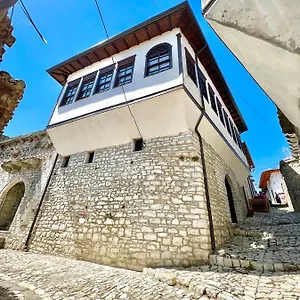 Hébergement de vacances Athina In Castle - Since 1741, Berat