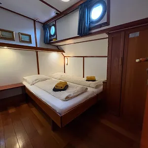 Hotel Hotelboot Zwaan Ámsterdam